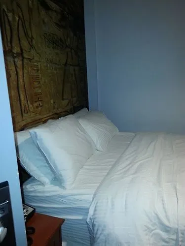 Isabella Hotel & Suites Toronto 2*,